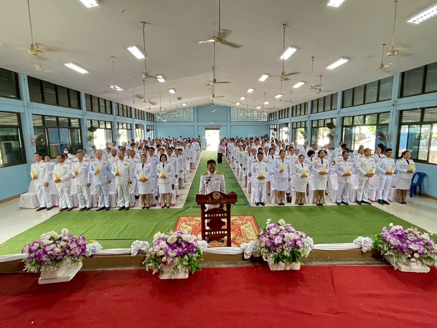 สพอ. หนองบัวระเหว ร่วมพิธีถวายเครื่องราชสักการะและวางพานพุ่ม และพิธีจุดเทียนถวายพระพรชัยมงคล เนื่องในโอกาสวันเฉลิมพระชนมพรรษา 3 มิถุนายน 2568