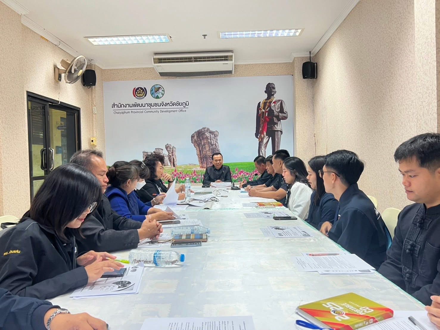 สพอ.หนองบัวระเหว : ร่วมประชุมชี้แจงการทบทวนการประเมินหมู่บ้านเศรษฐกิจพอเพียง และการประเมินศูนย์เรียนรู้ฯ “โคก หนอง นา”