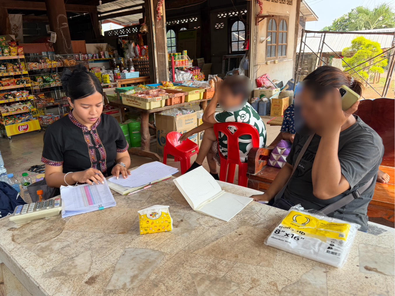 สพอ.หนองบัวระเหว : ลงพื้นที่ติดตามหนี้ค้างชำระกองทุนพัฒนาบทบาทสตรี ตำบลวังตะเฆ่