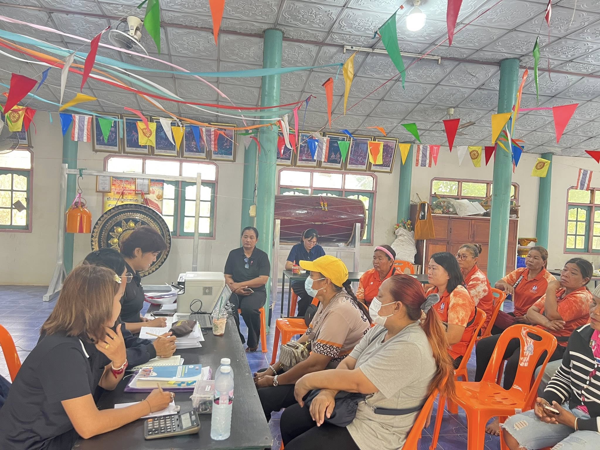 สพอ.หนองบัวระเหว : ร่วมติดตามการดำเนินงานกองทุนหมู่บ้านตะลอมไผ่