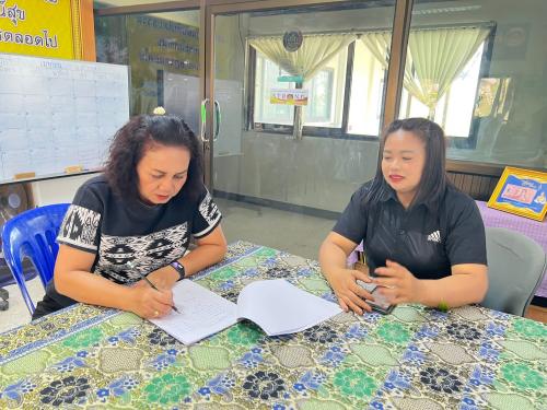 สพอ.หนองบัวระเหว : ให้คำแนะนำการเขียนโครงการเพื่อขอรับเงินทุนหมุนเวียนกองทุนพัฒนาบทบาทสตรี